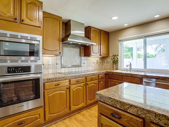 2nd image of 25471 Lacebark Dr