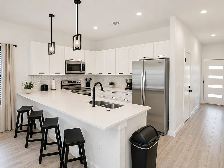 1003 S Olive St — Photo 2