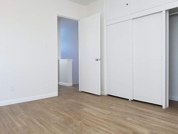 4th image of 939 E Washington Ave #13