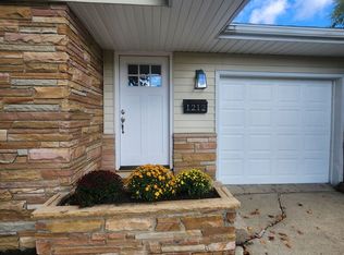 1212 Bell Ave, Mattoon, IL 61938