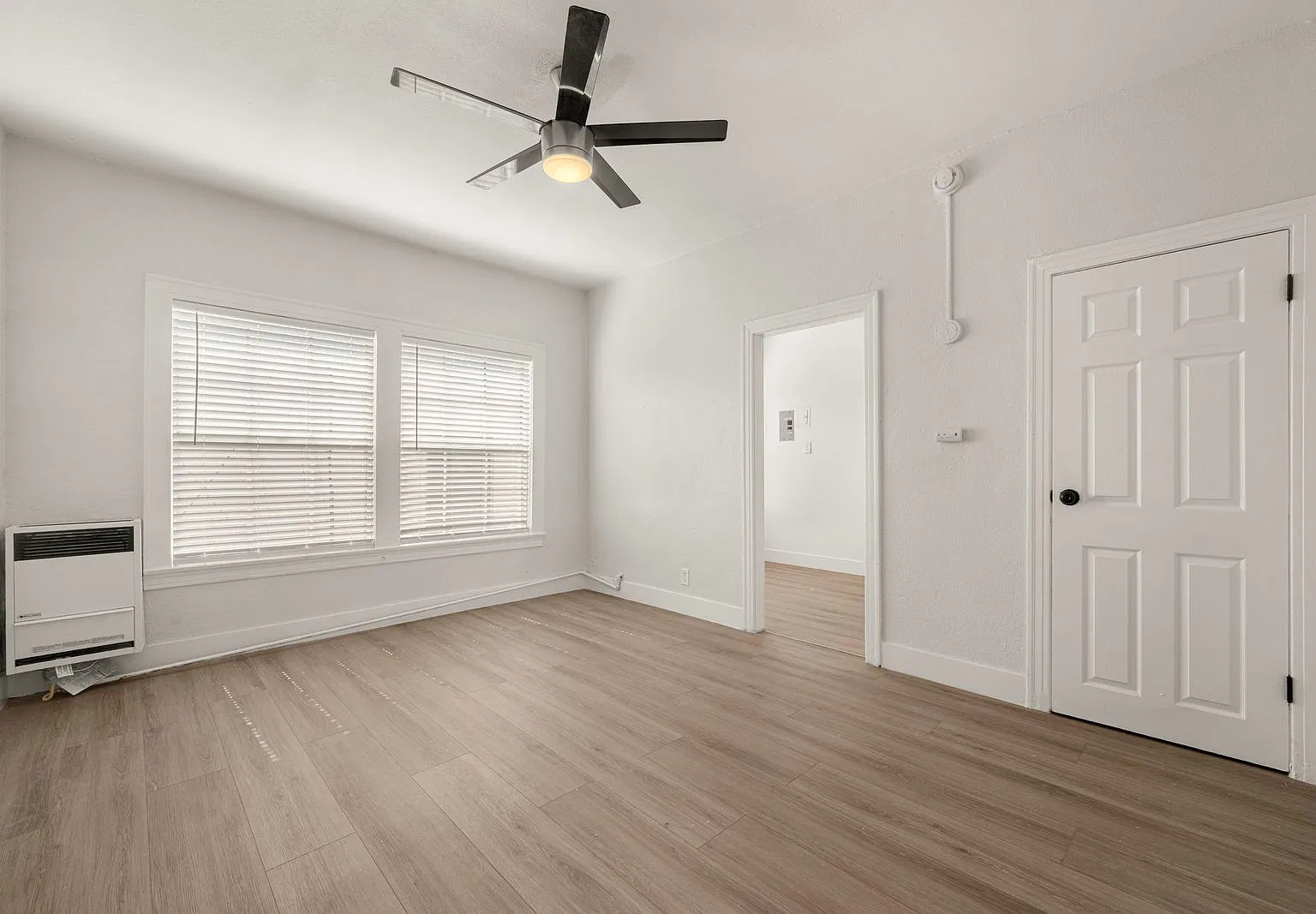 Studio, 400 sqft, $1,395 — Photo 2