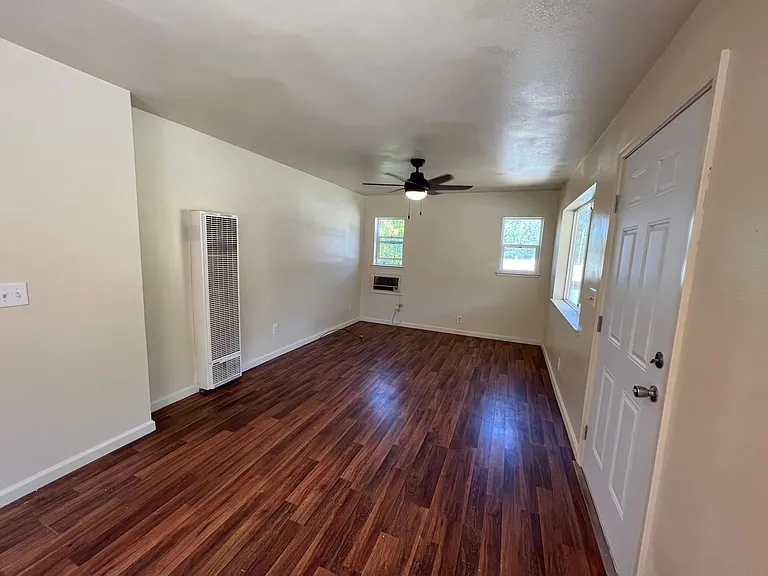 18300 Yosemite Rd #H — Photo 3
