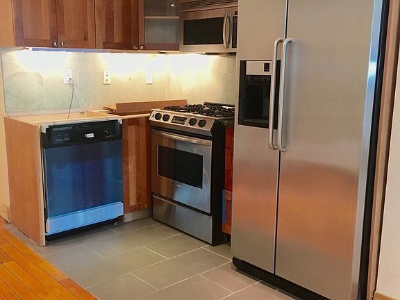 3rd image of 162 Christopher St APT 6