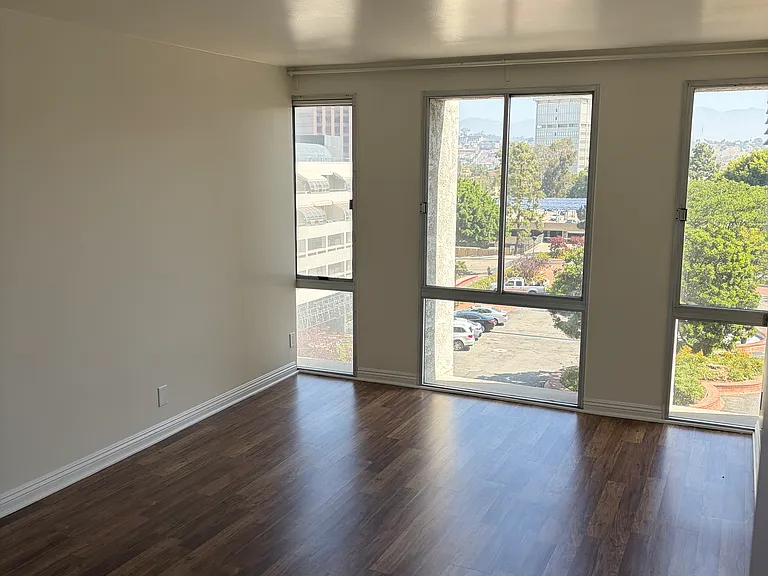 800 W 1st St #702 — Photo 15