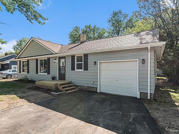3rd image of 3253 Mills Acres St