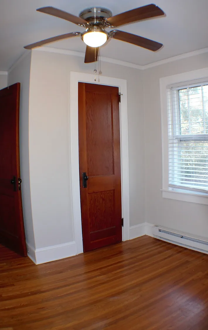 2 bed, 1.0 bath, 720 sqft, $1,300 — Photo 4