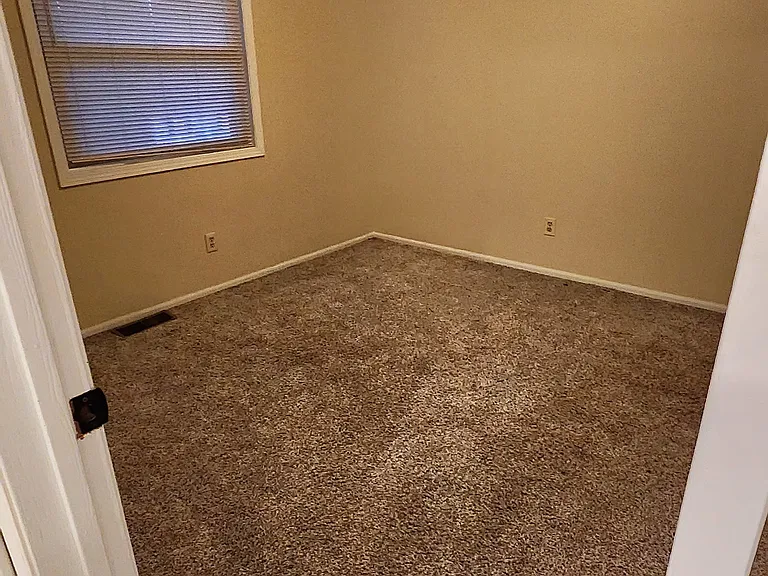 17-18 Maxwell St #4 — Photo 8