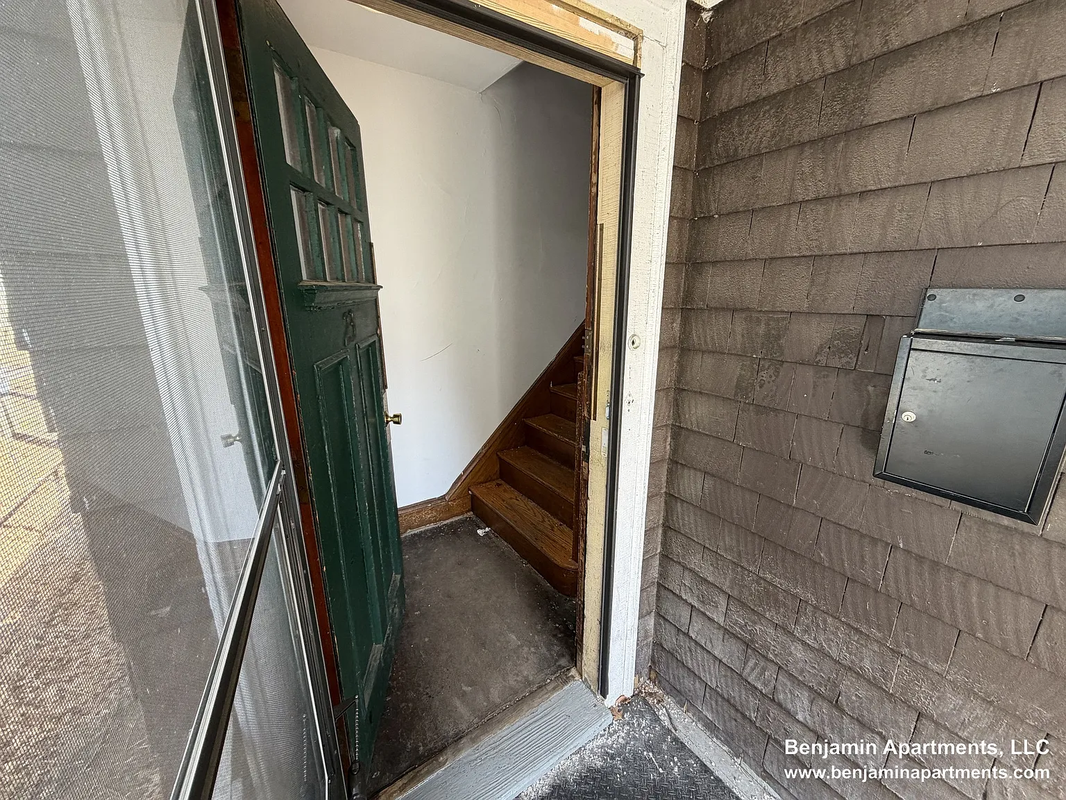 5 bed, 1999 sqft, $5,500 — Photo 2