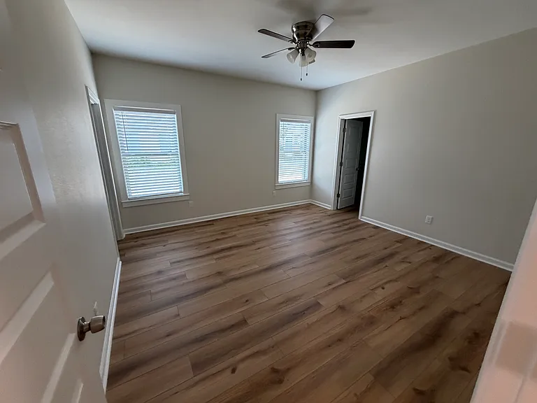 301 NE 2nd St #1 — Photo 14