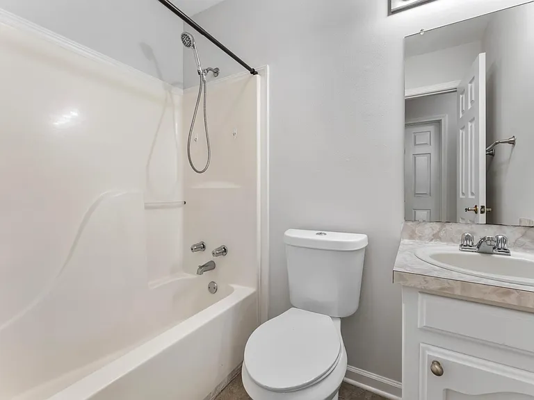 14223 Parkview Dr — Photo 11