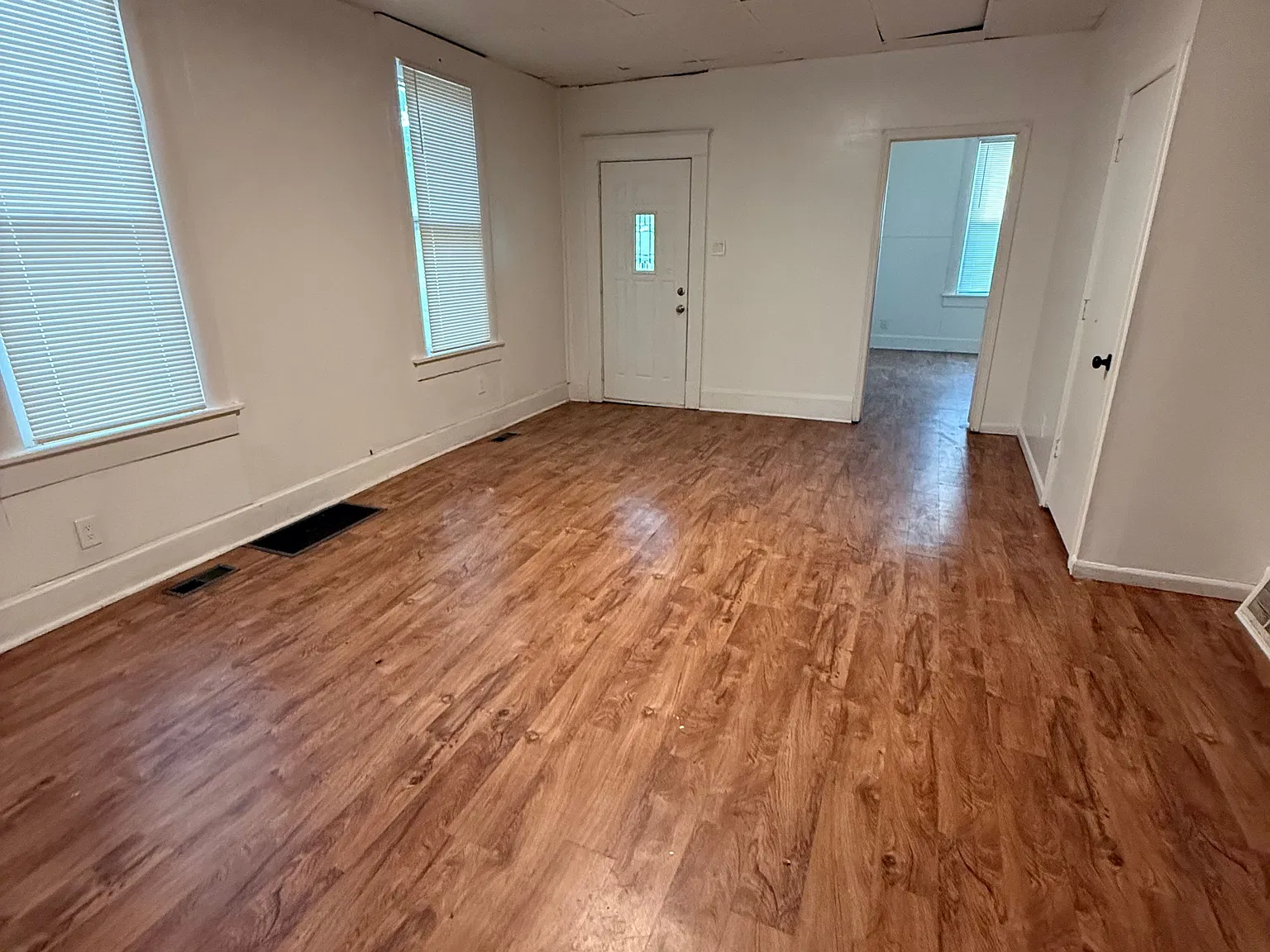 3 bed, 1.0 bath, $975 — Photo 3