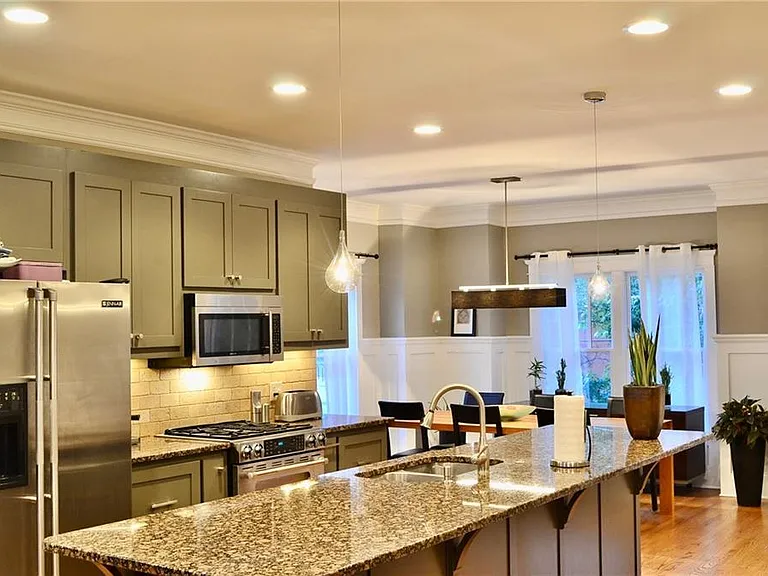 1339 Oakview Rd — Photo 4