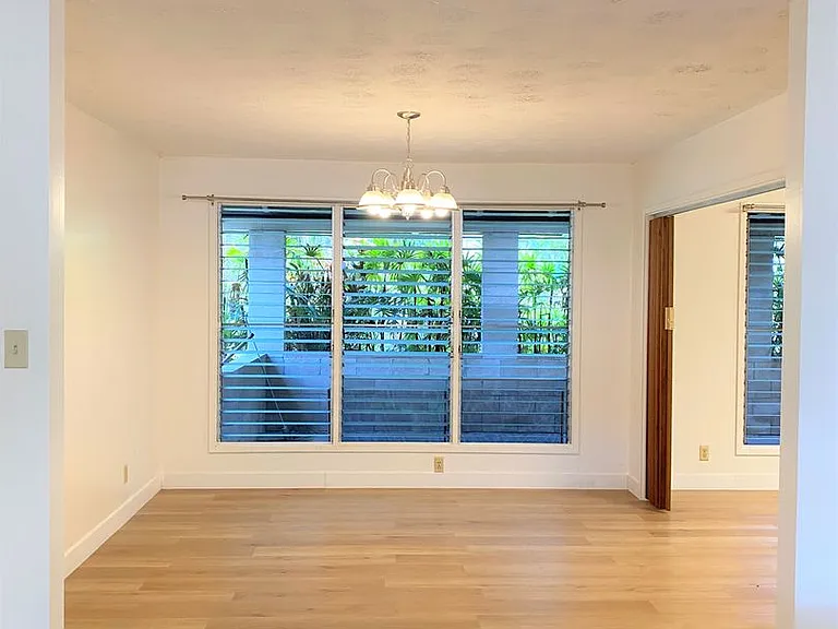 2702 Manoa Rd — Photo 5