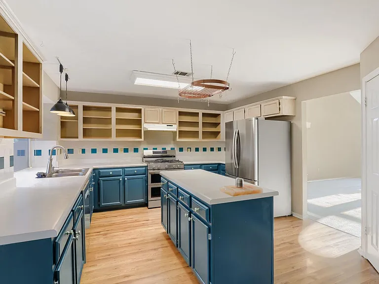 17204 Village Glen Rd — Photo 6