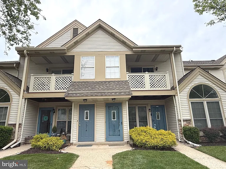 1512 Foxmeadow Cir #1512 — Photo 1