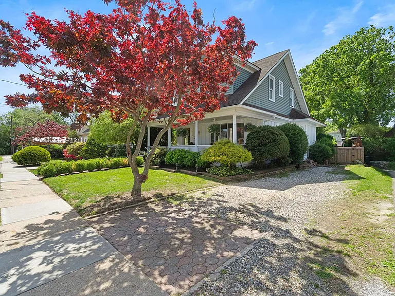 818 Trenton Ave — Photo 2