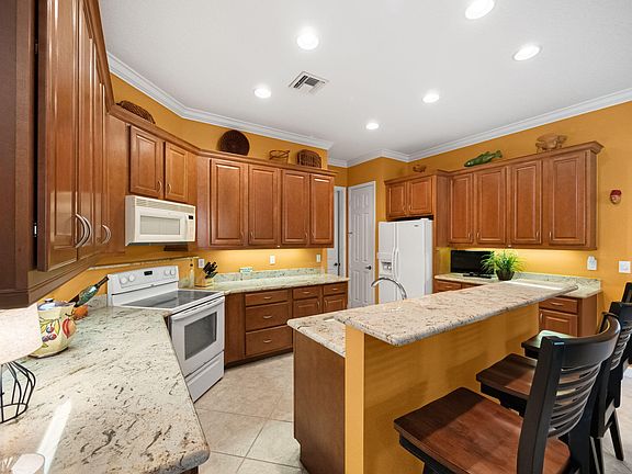 4th image of 7156 Maidstone Drive