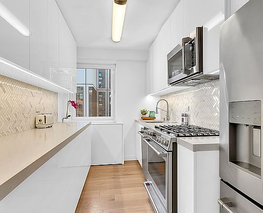 4th image of 10 W 66th St APT 18D