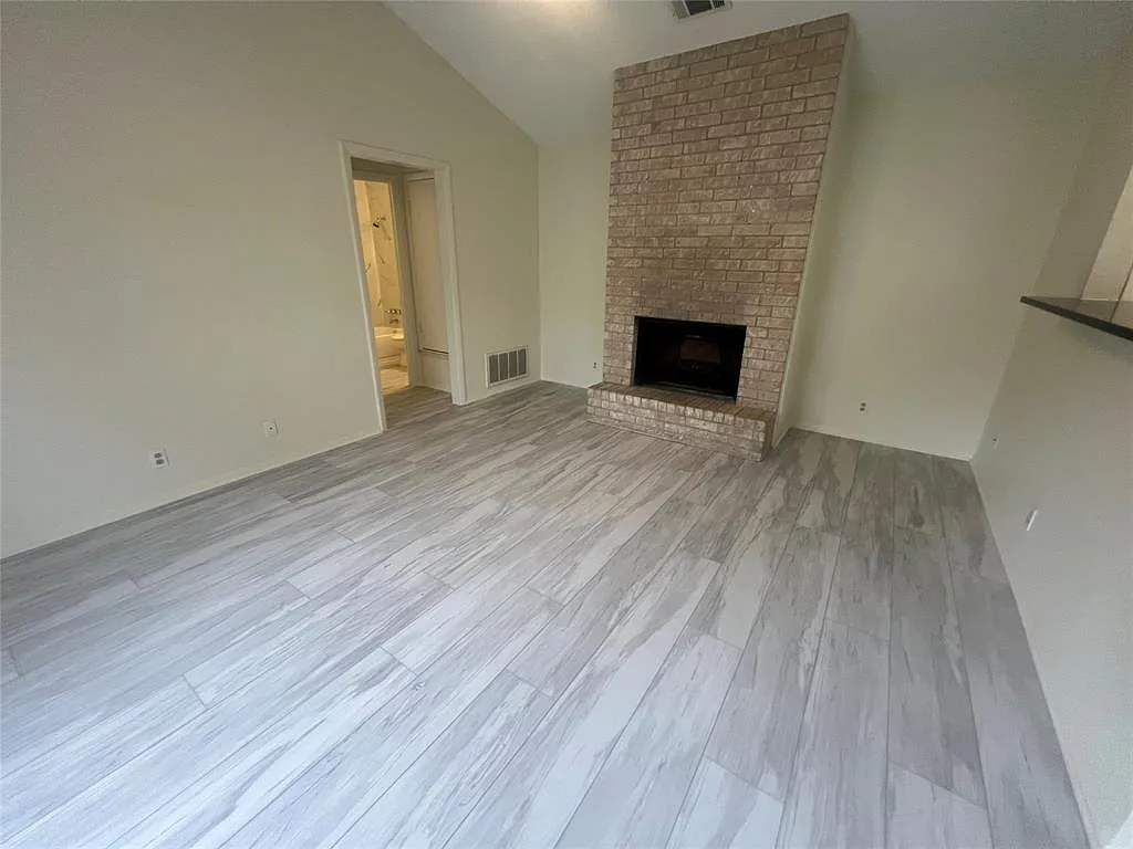 2 bed, 2.0 bath, 838 sqft, $1,360 — Photo 3