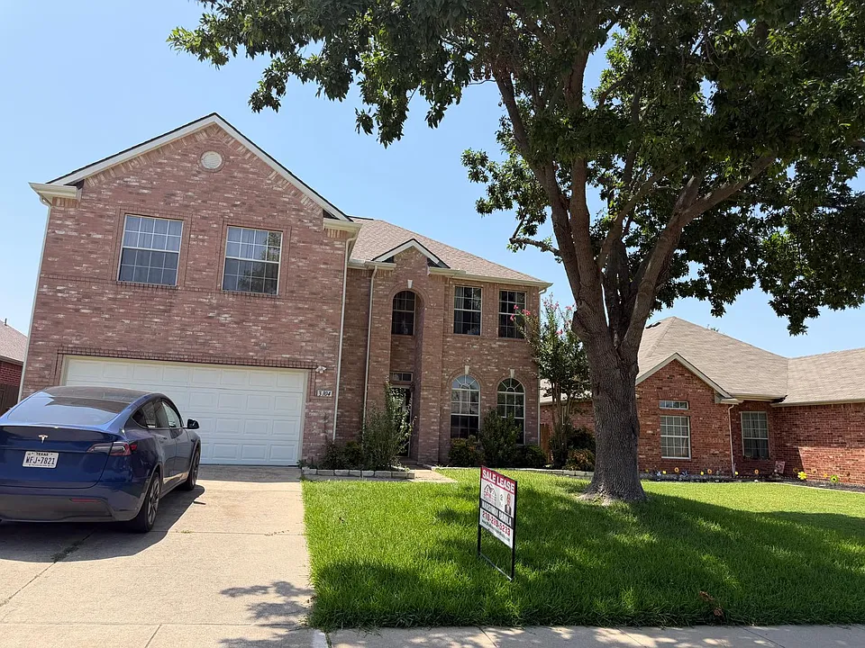 3104 Deleon Dr