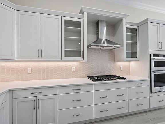 3rd image of 4232 Montagu Avenue
