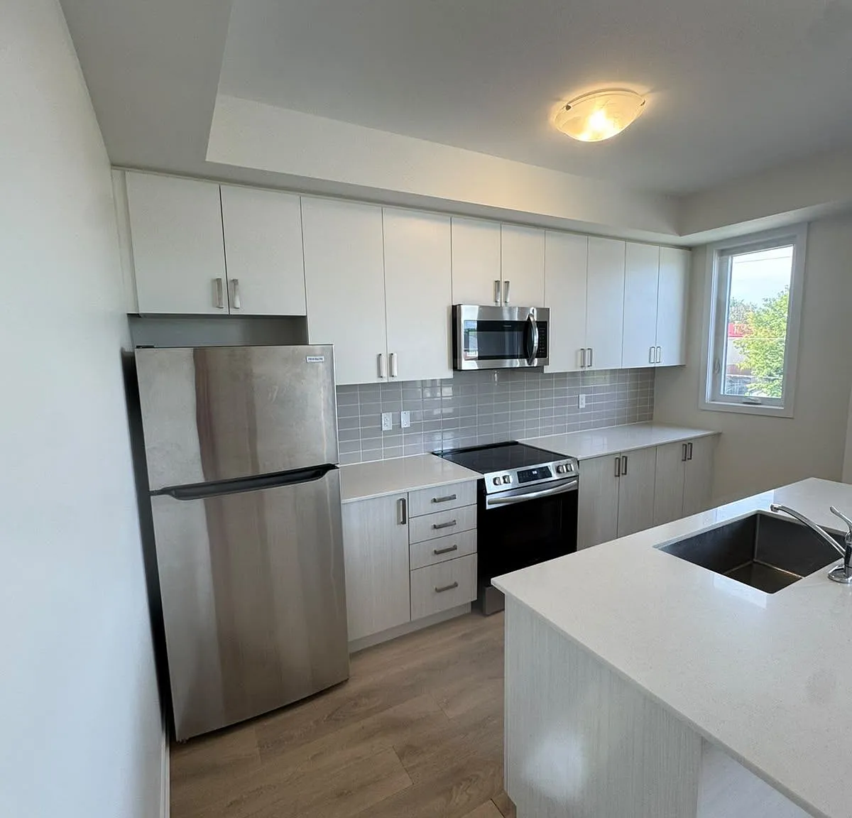 4 bed, $3,100 — Photo 2