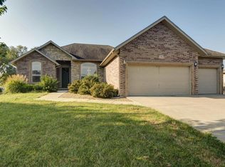 4582 Fox Run Dr, Springfield, MO 65802
