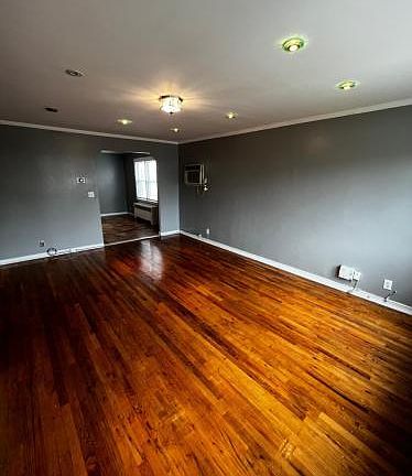 4th image of 11 Pennyfield Ave