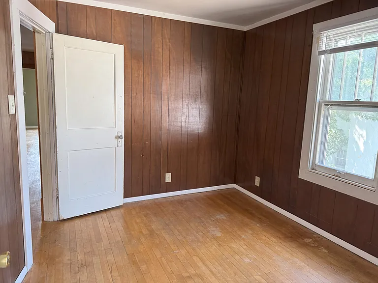 466 W Grand Ave — Photo 9