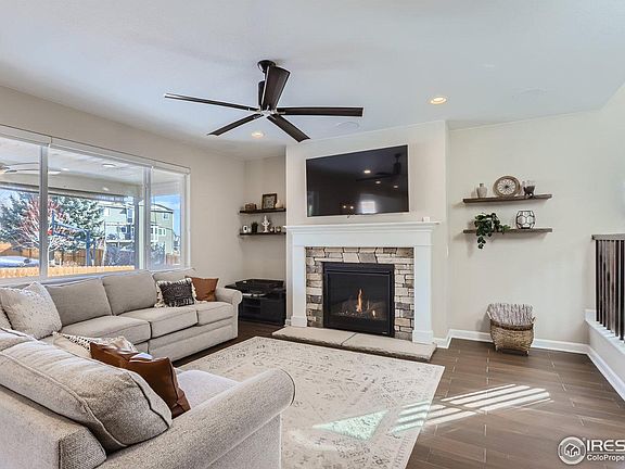 3rd image of 950 Gabriella Ln