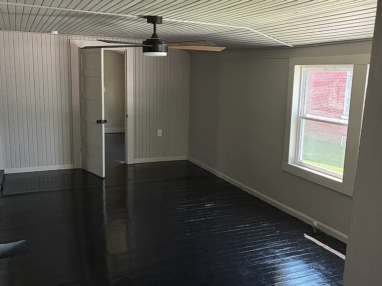 122 S Main St — Photo 9