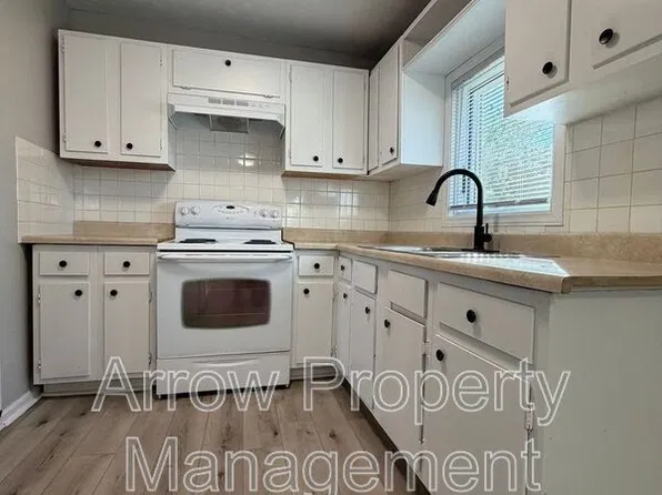 2205 Holdrege St #2, Lincoln, NE 68503