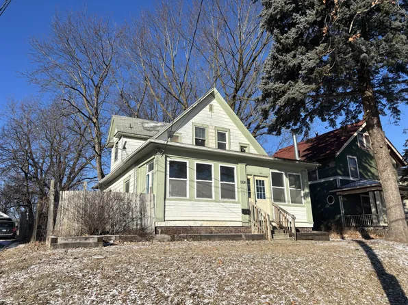 1326 32nd St, Des Moines, IA 50311