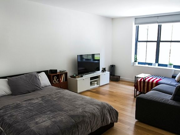 5th image of 298 Mulberry St APT 2C