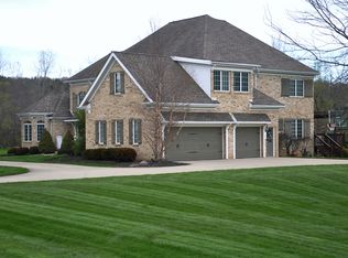 601 Heatherleigh Dr, Akron, OH 44333