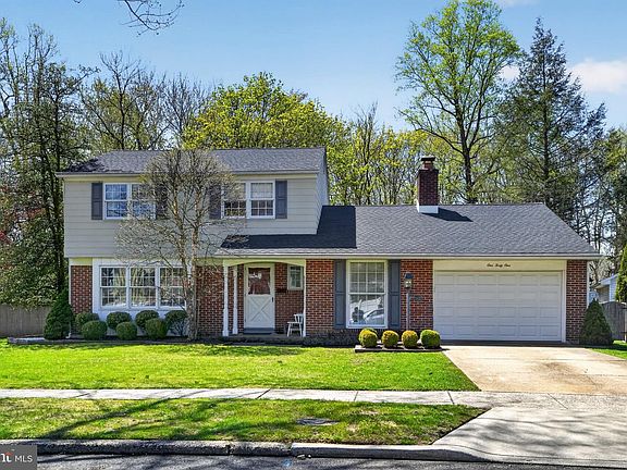 3rd image of 141 Parkview Rd
