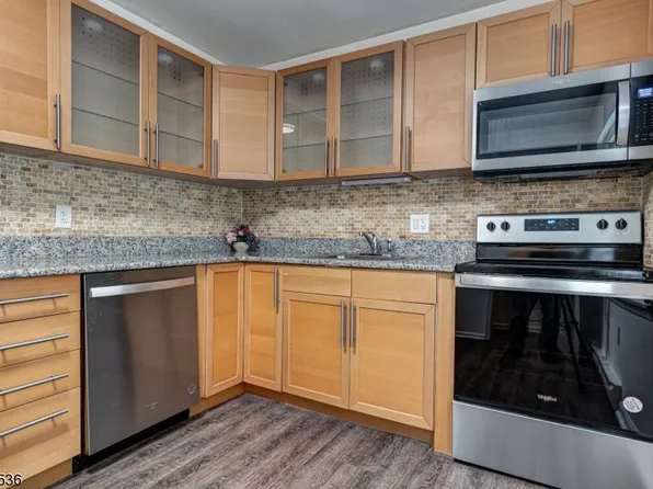 34 Lakeside Dr #B, Millburn Twp., NJ 07041