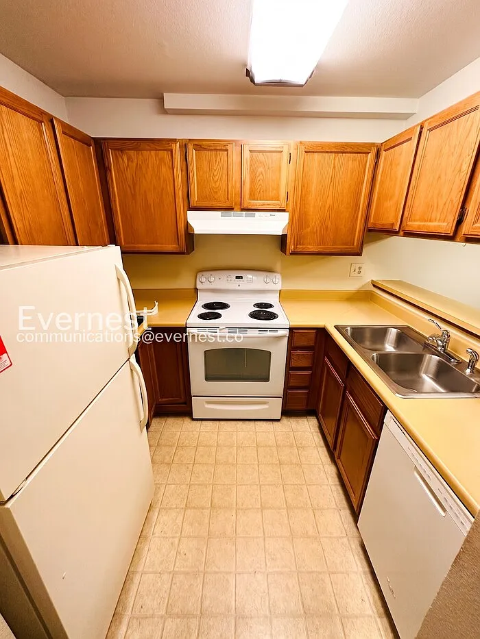 2 bed, 1.0 bath, 824 sqft, $1,495 — Photo 3