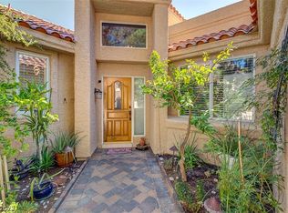 8235 Round Hills Cir, Las Vegas, NV 89113