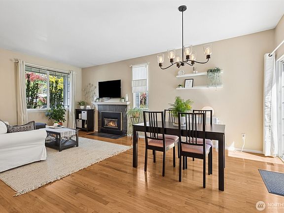 3rd image of 4732 Lakeshore Lane SE #A