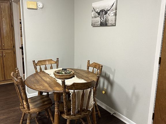 5th image of 565 W College St