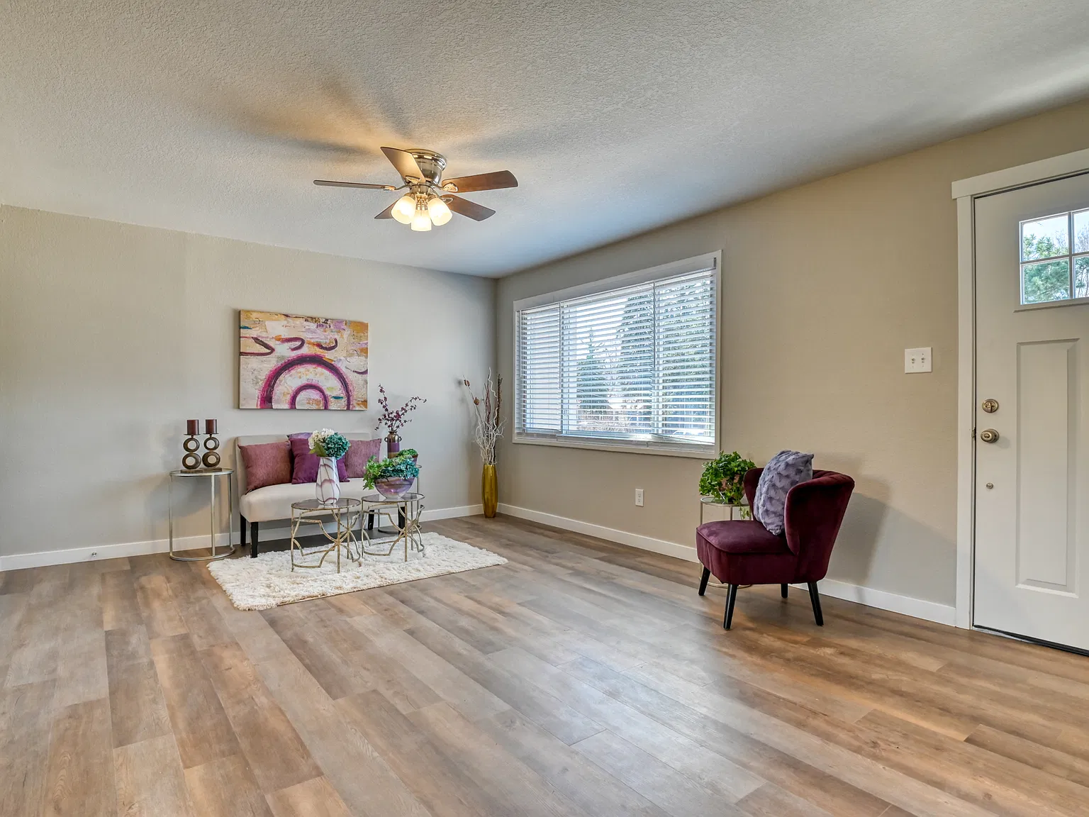 2 bed, 900 sqft, $1,600 — Photo 3