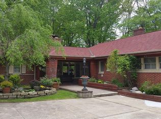 29126 S Woodland Rd, Pepper Pike, OH 44124