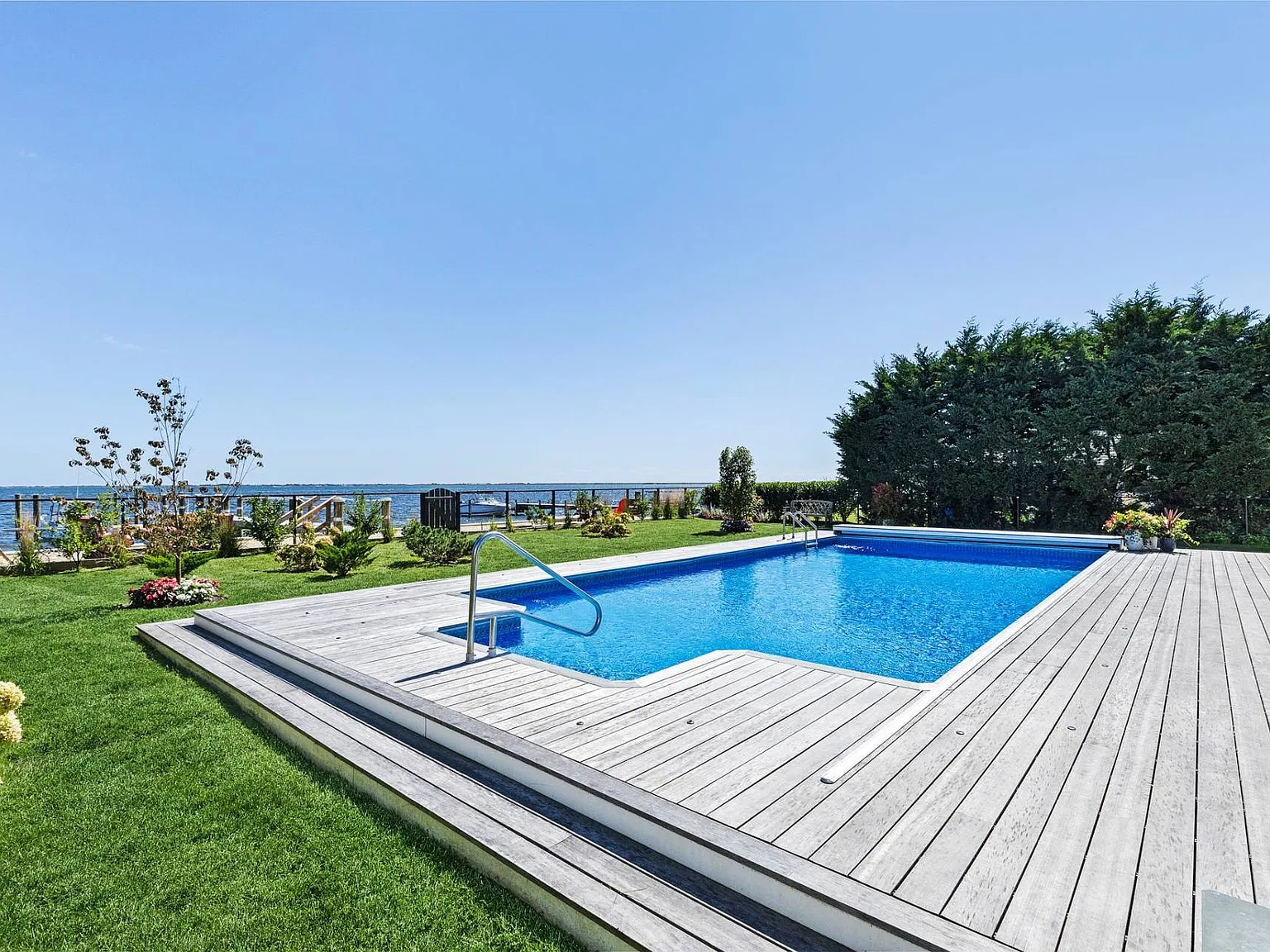 Renovated Waterfront Home with Pool, Boat, Beach Amenities — Photo 4