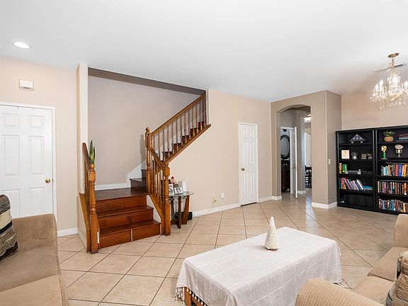 4th image of 5218 Avenida De Las Vistas