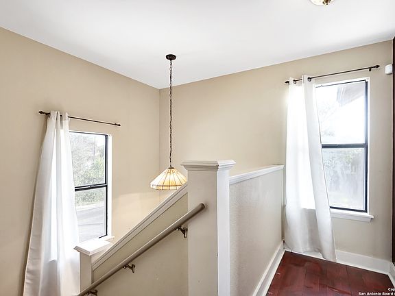 4th image of 735 CHANNING AVE