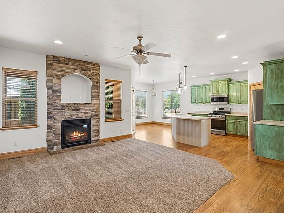 5th image of 3879 London Ln
