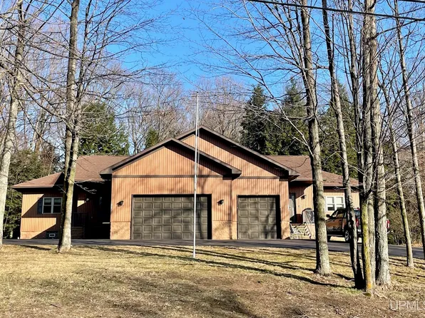737 Grove St, Marquette, MI 49855