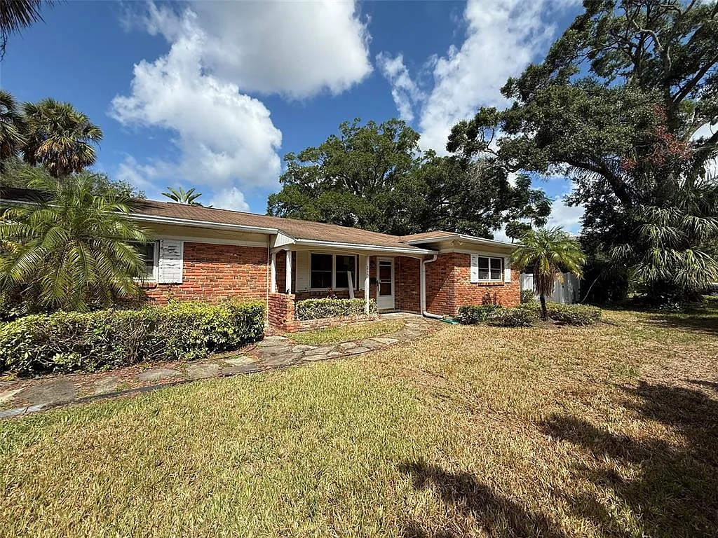 3 bed, 2.0 bath, 1800 sqft, $4,295 — Photo 1