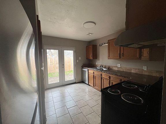 5th image of 824-930 Railhead Dr #914